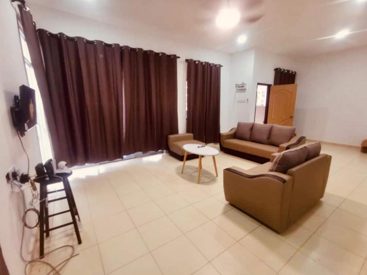 Oyo Homes 90524 D'J Pegaso Serom Homestay Muar Extérieur photo