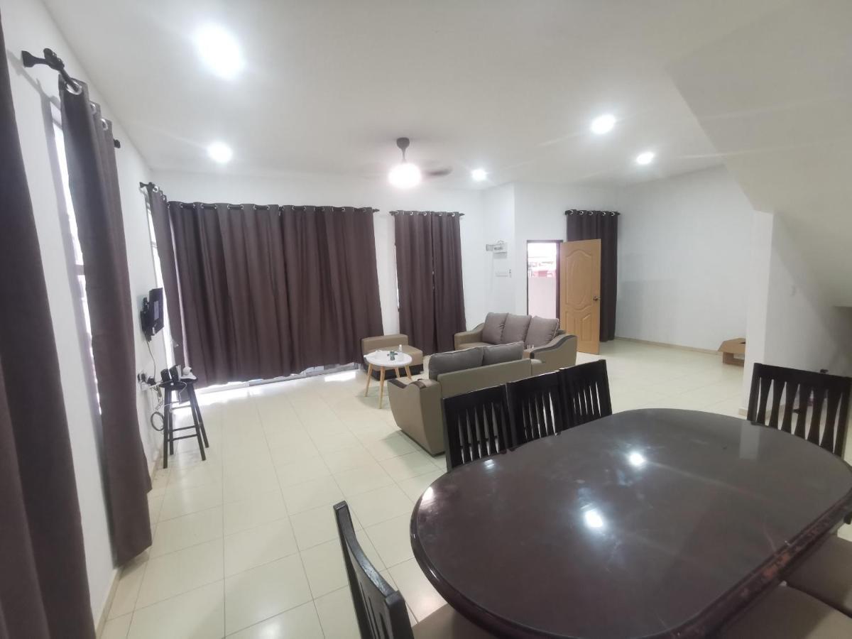 Oyo Homes 90524 D'J Pegaso Serom Homestay Muar Extérieur photo