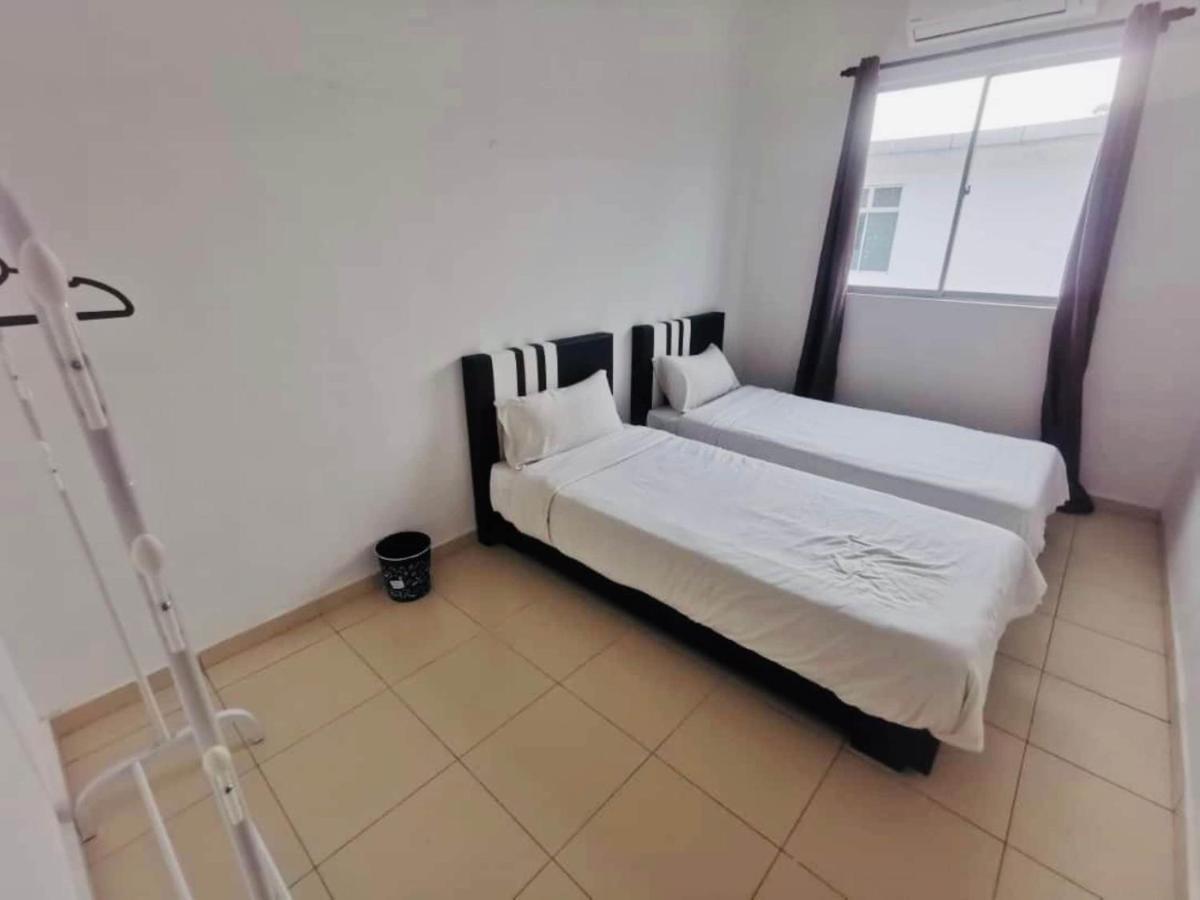 Oyo Homes 90524 D'J Pegaso Serom Homestay Muar Extérieur photo