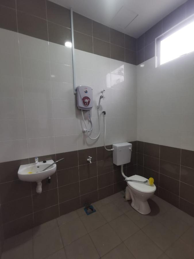 Oyo Homes 90524 D'J Pegaso Serom Homestay Muar Extérieur photo