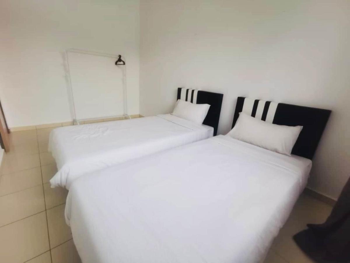 Oyo Homes 90524 D'J Pegaso Serom Homestay Muar Extérieur photo